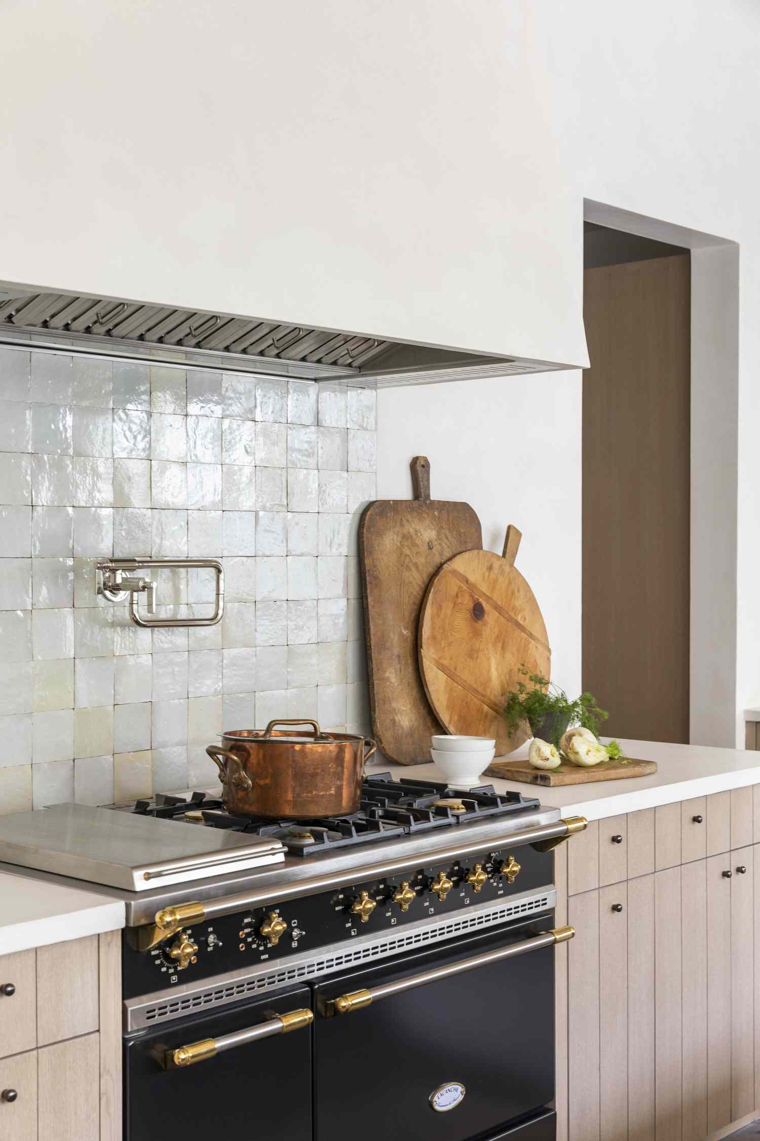 bondgård kök kakel backsplash idéer