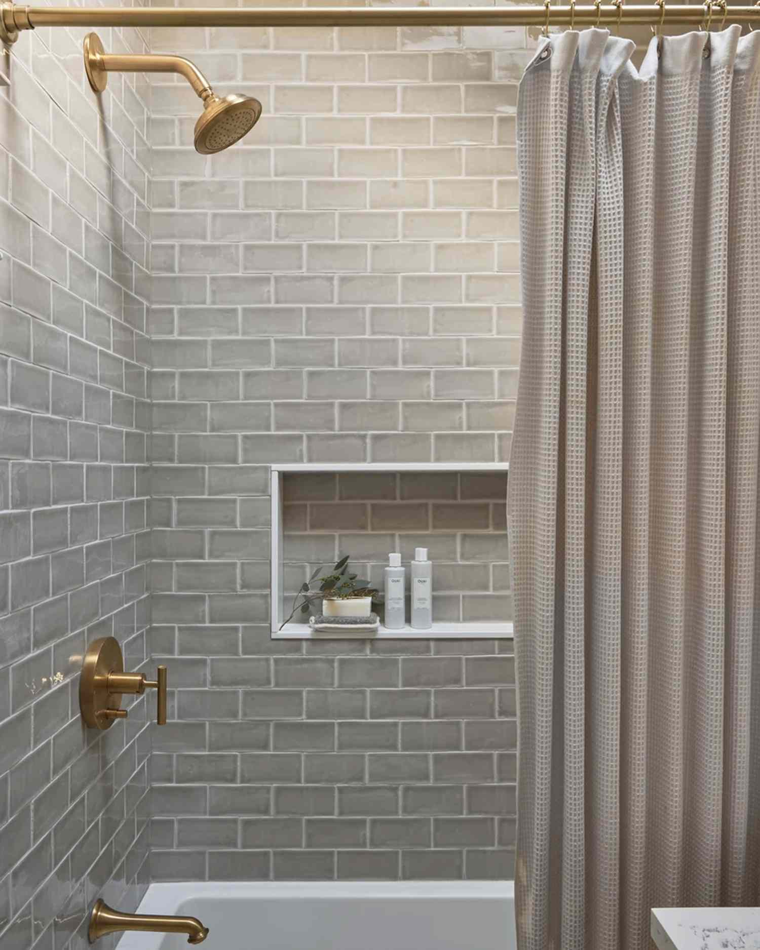 Ashley Montgomery Design alt tunnelbanekakel