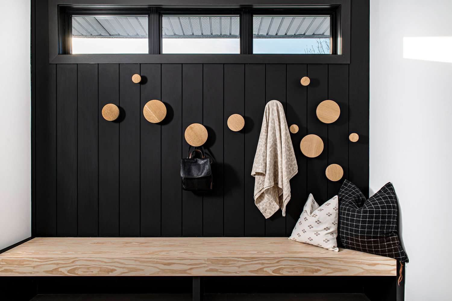 modern mudroom bänk