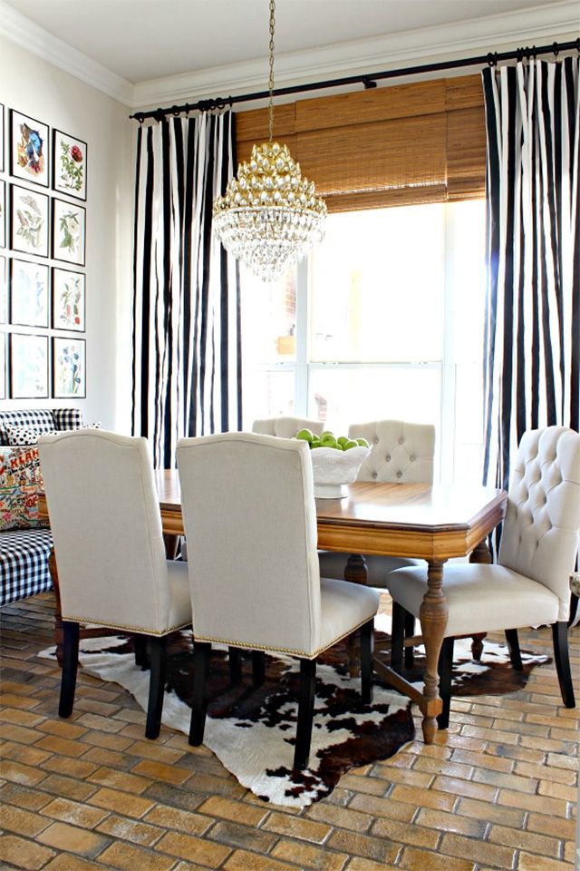 Svartvita randiga DIY-gardiner