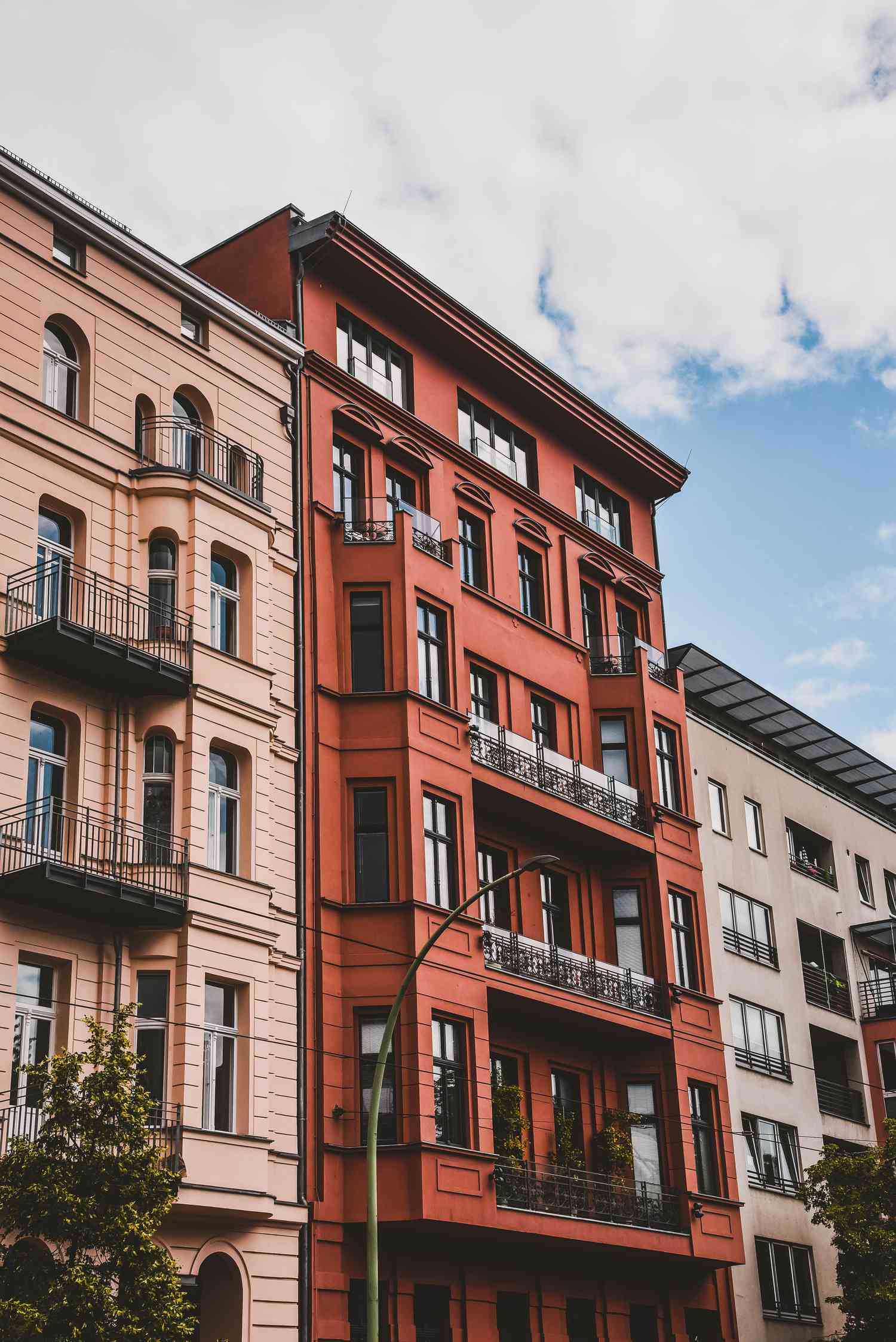 Mellanhög byggnad