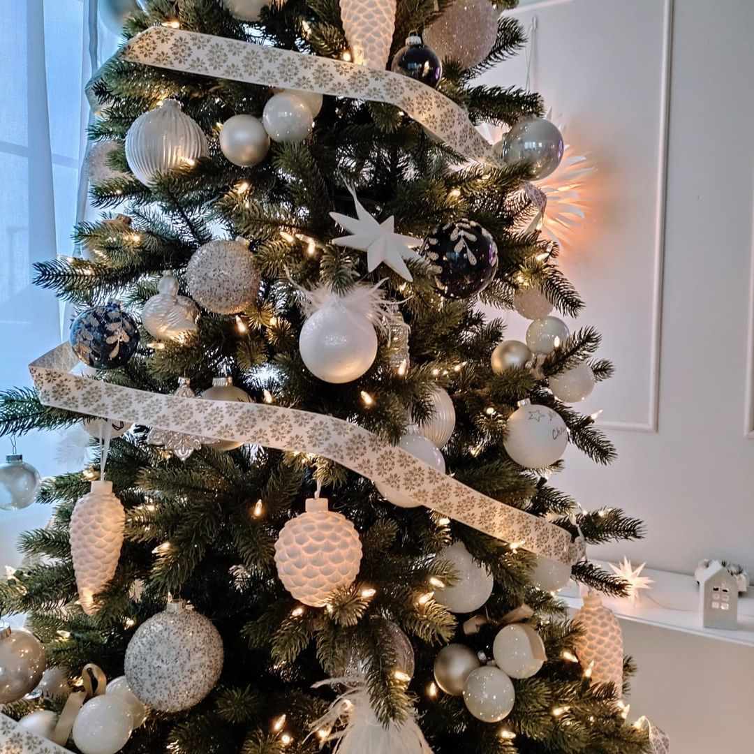 helt vita julgransprydnadsidéer