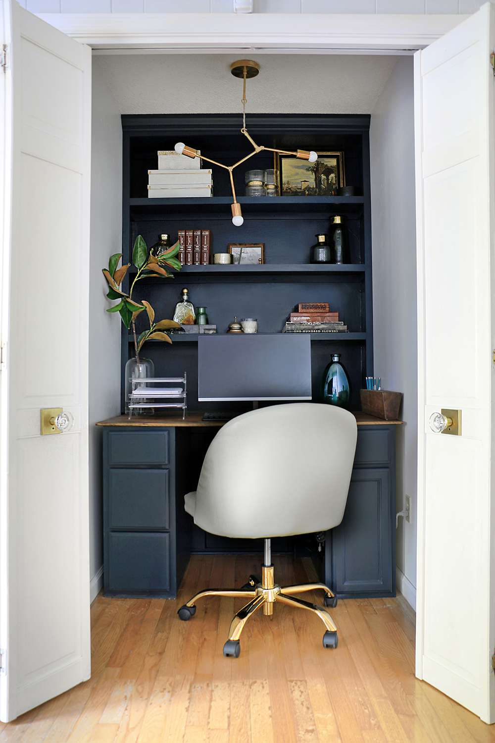 diy inbyggd garderob kontor bokhyllor