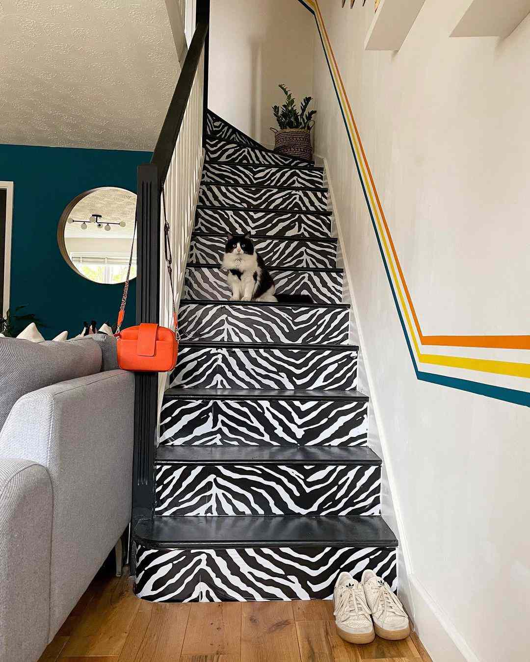 randig design på väggar