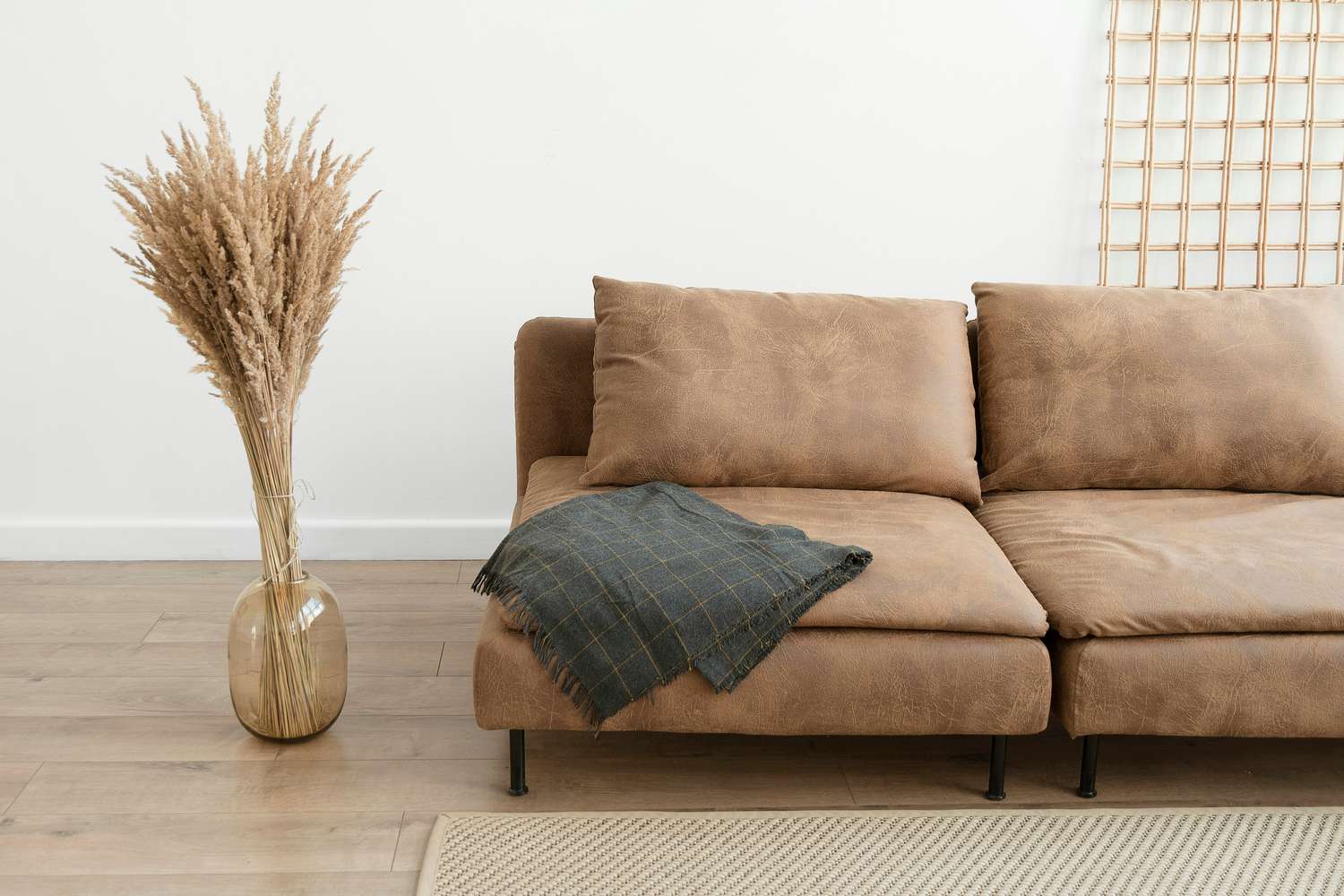 Djupt sittande lädersoffa
