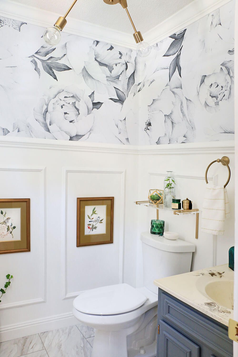 badrum wainscoting med trim gjutning
