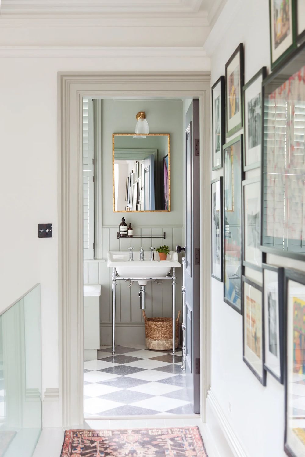 pärlstav shiplap badrum wainscoting