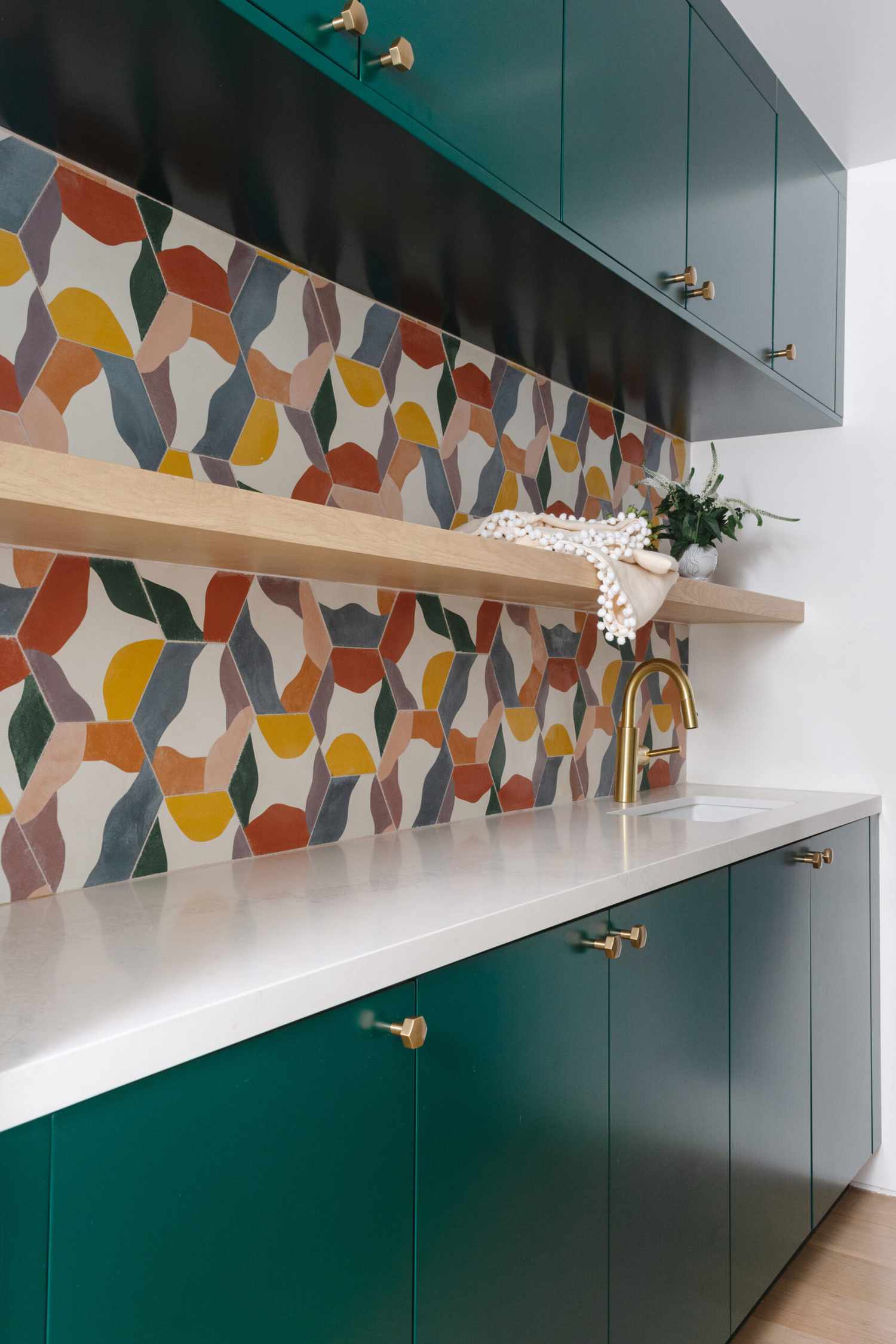 tvättstuga kakel backsplash idéer