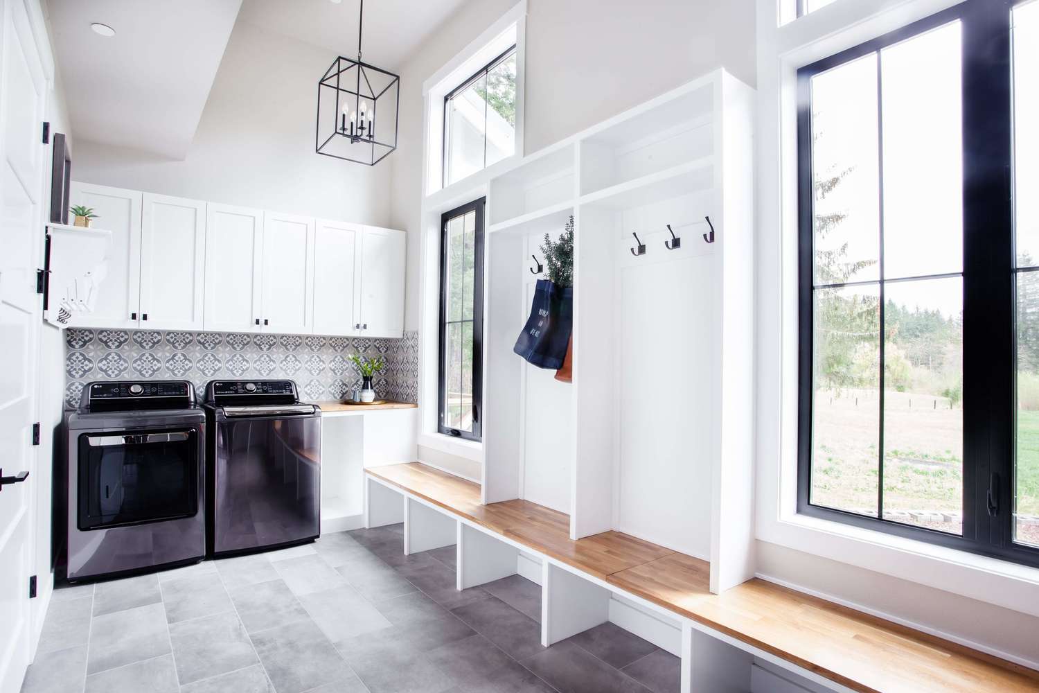 moderna mudroom tvättstuga idéer