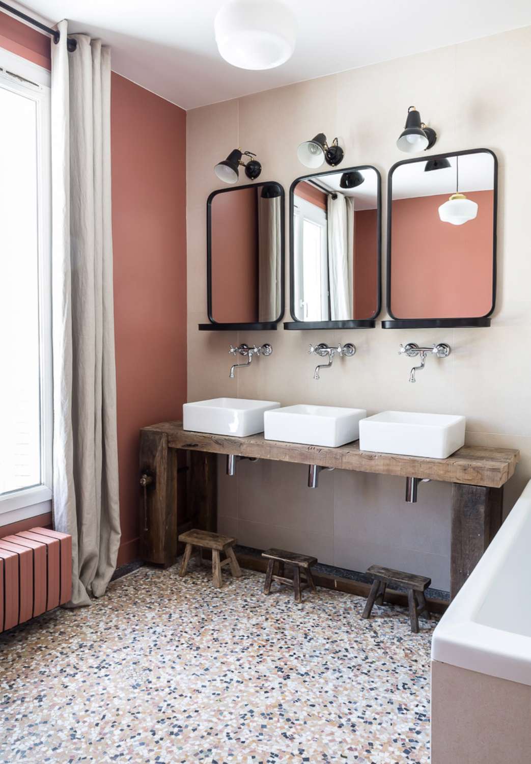 färgglada terrazzo badrum golvplattor idéer
