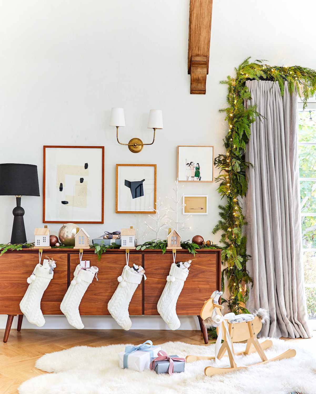 midcentury modern buffé juldekorationer