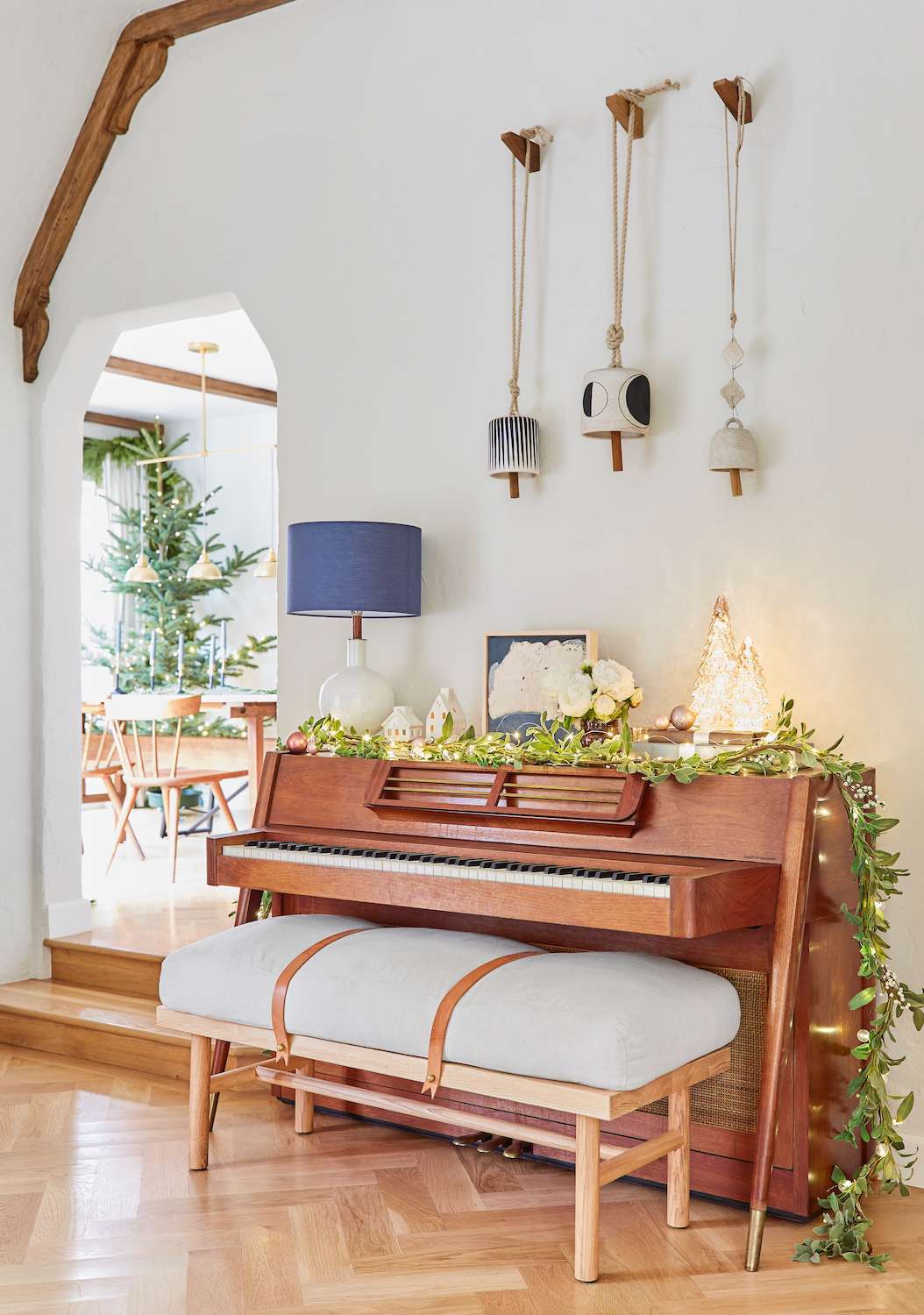 juldekorationer upprättstående piano
