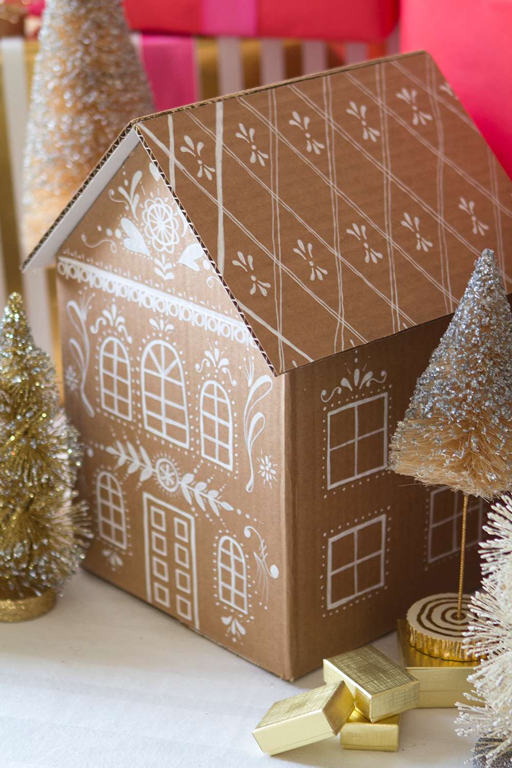 pepparkakshus av kartong