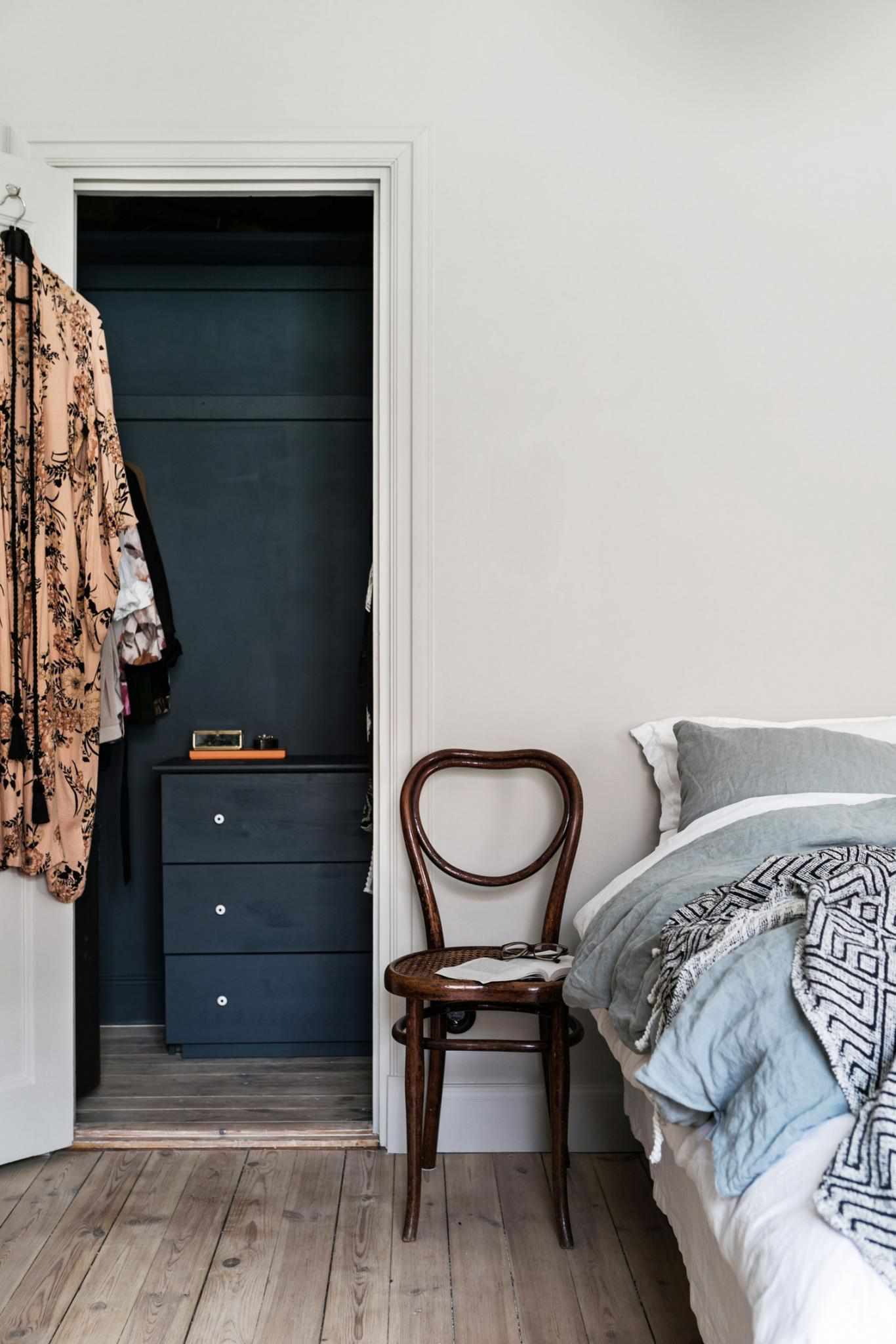 små idéer för walk-in closet färg
