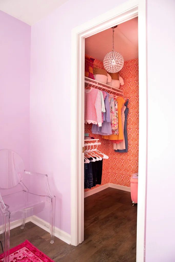små idéer för tapeter för walk-in closet