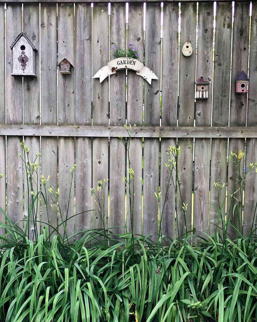 fågelhus på staket