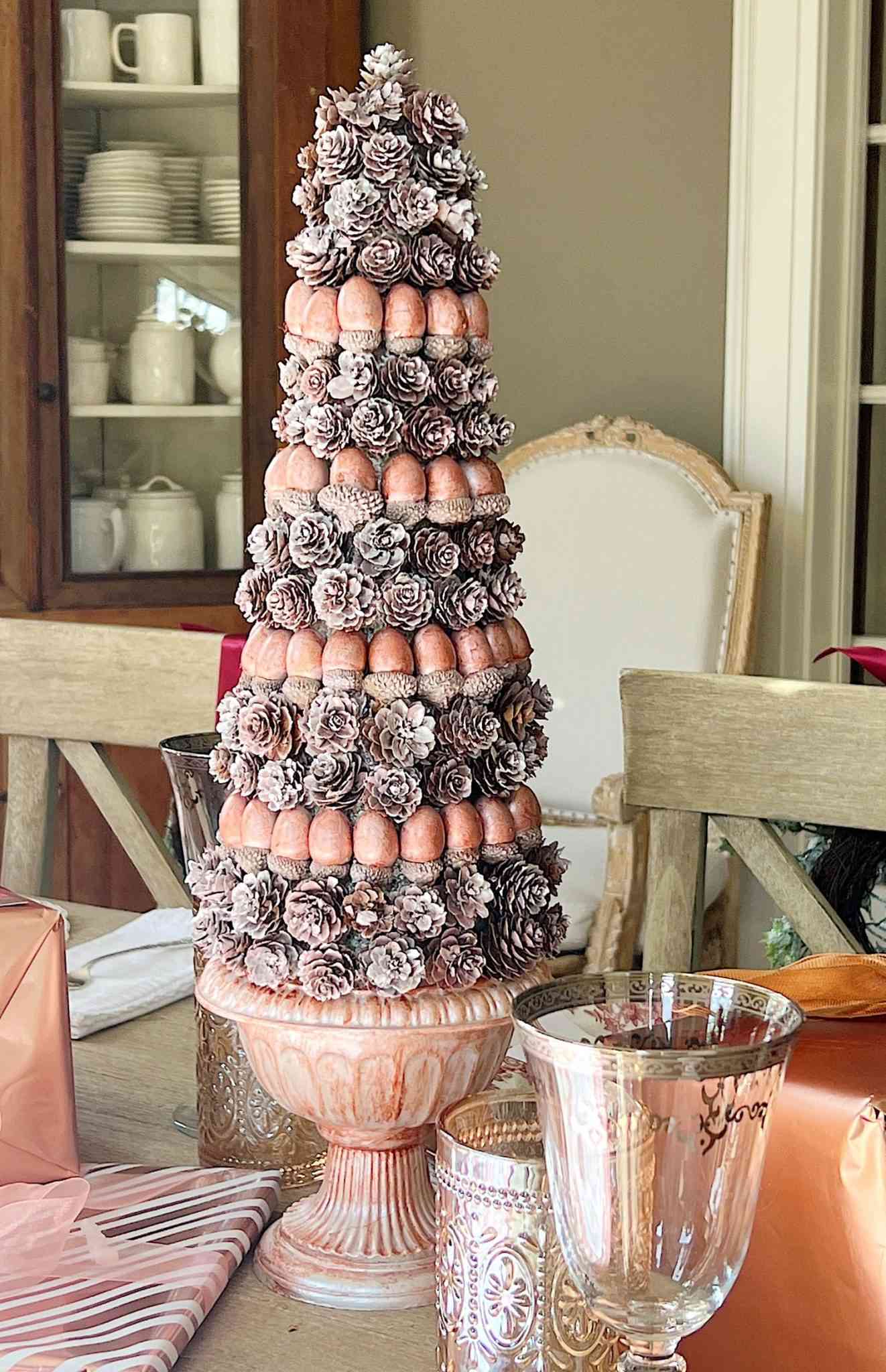 pinecone julgran mittpunkt