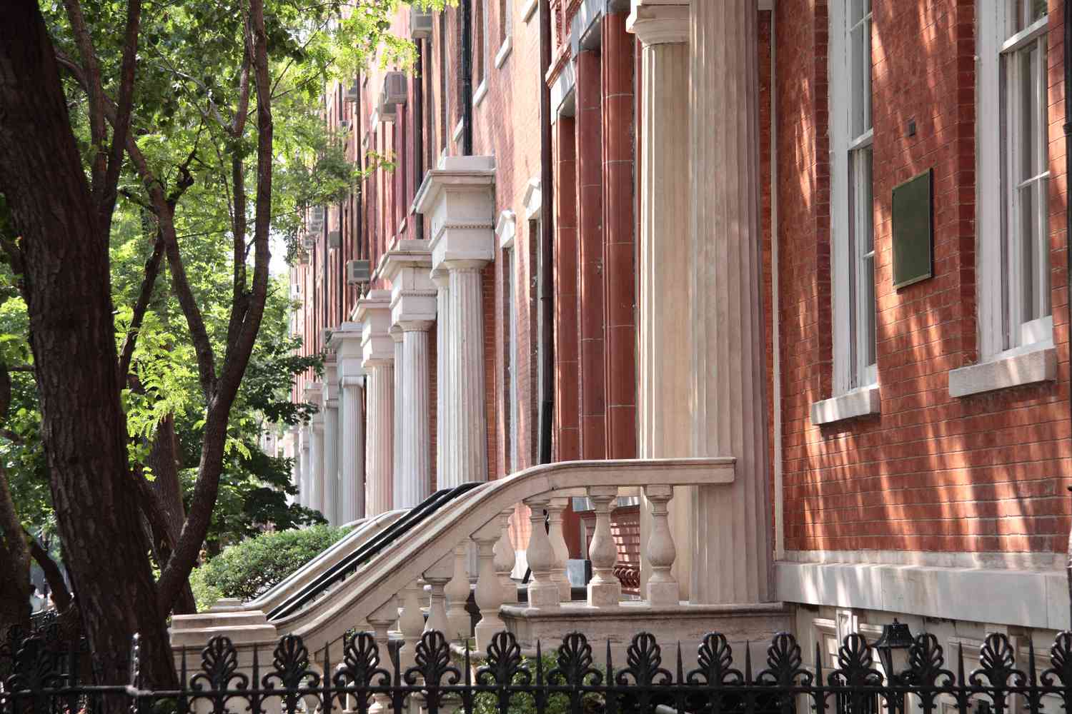 Greek Revival-arkitektur i Washington Square Park i New York.