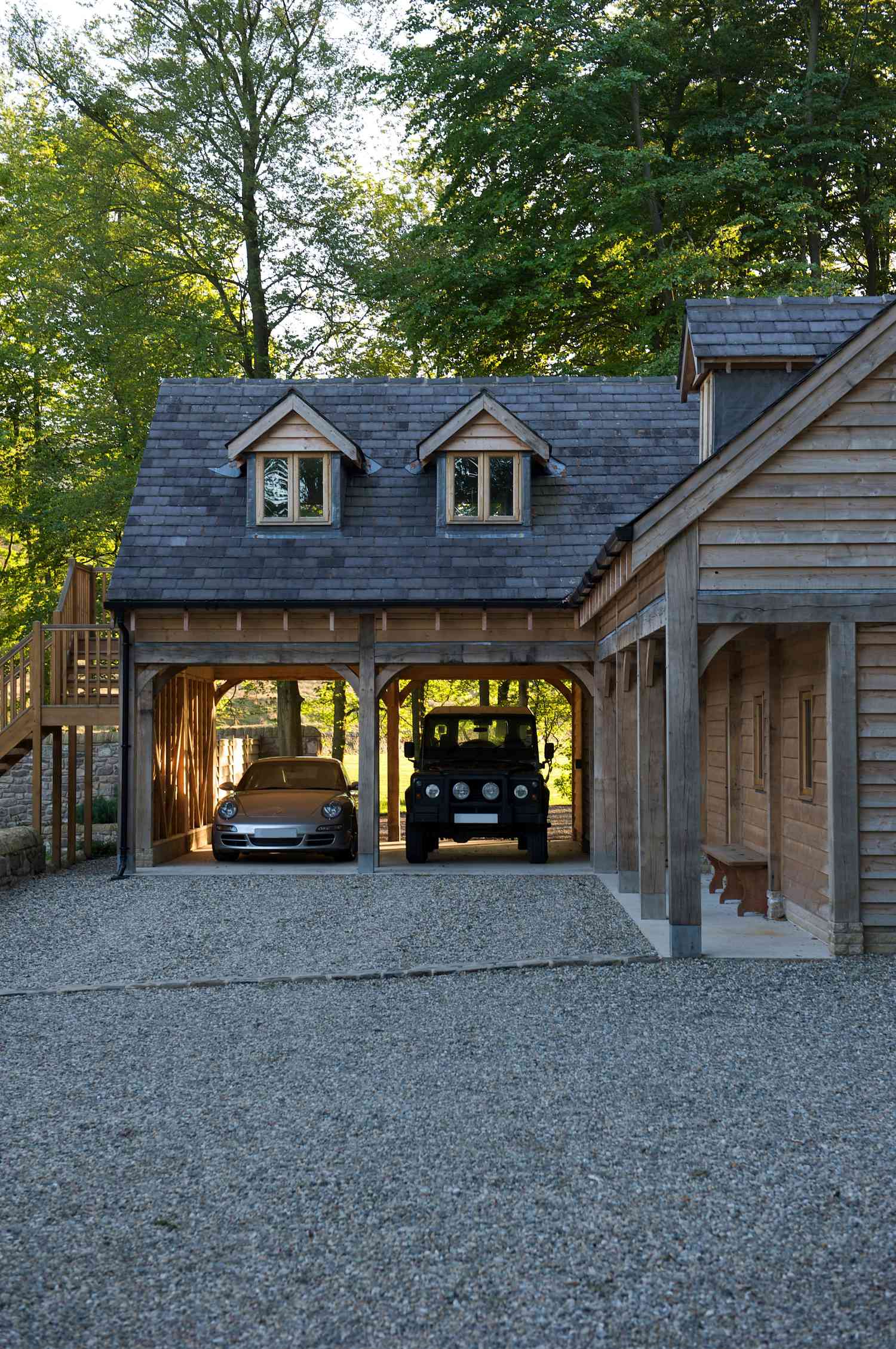 trähus med dubbel carport
