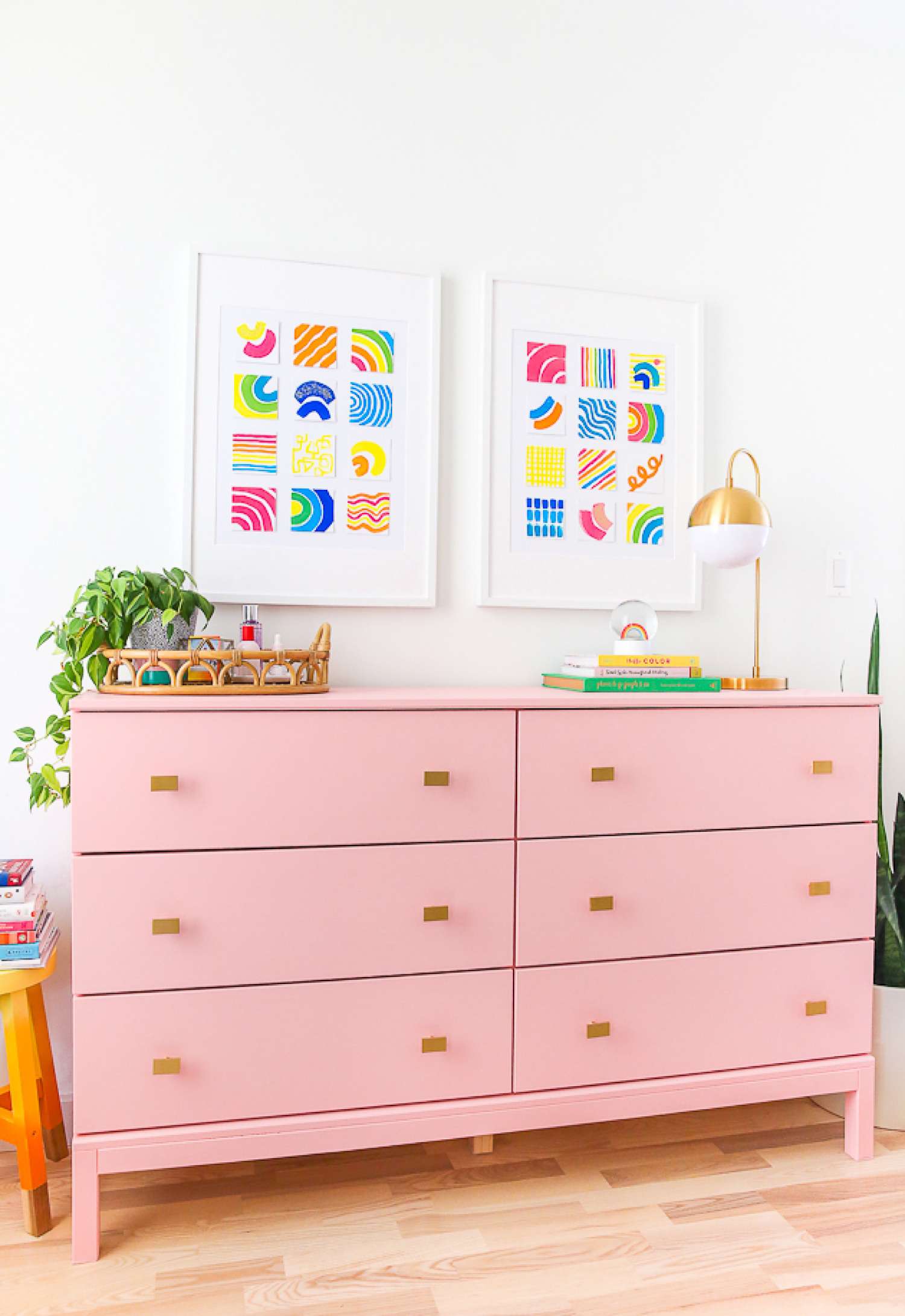rosa Ikea Tarva byrå