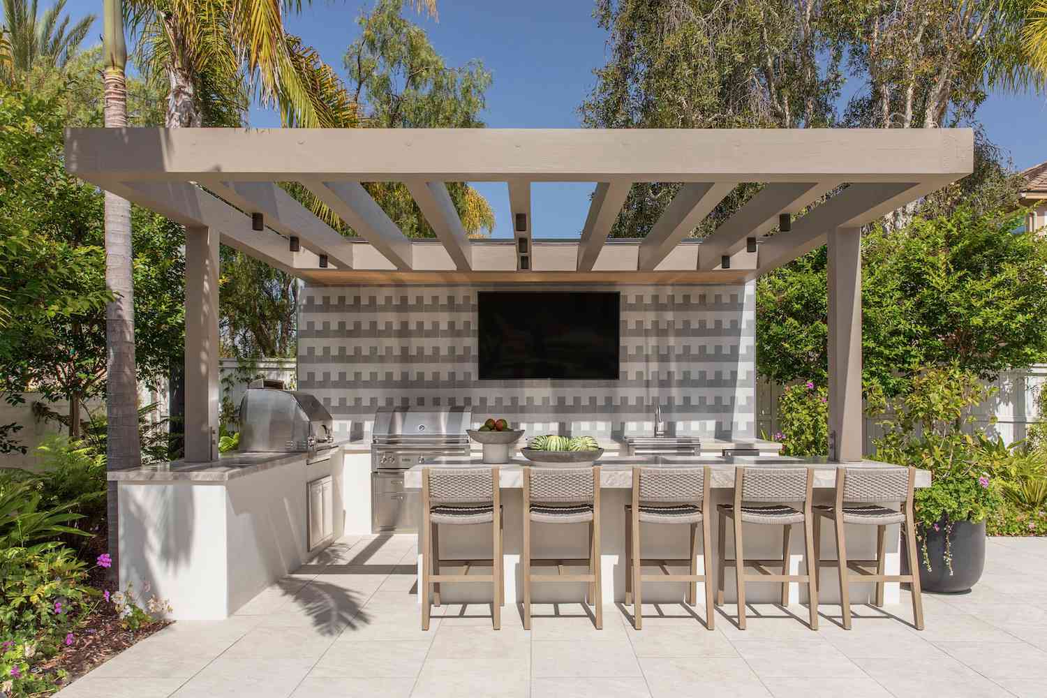 covered outdoor kitchen bar seating