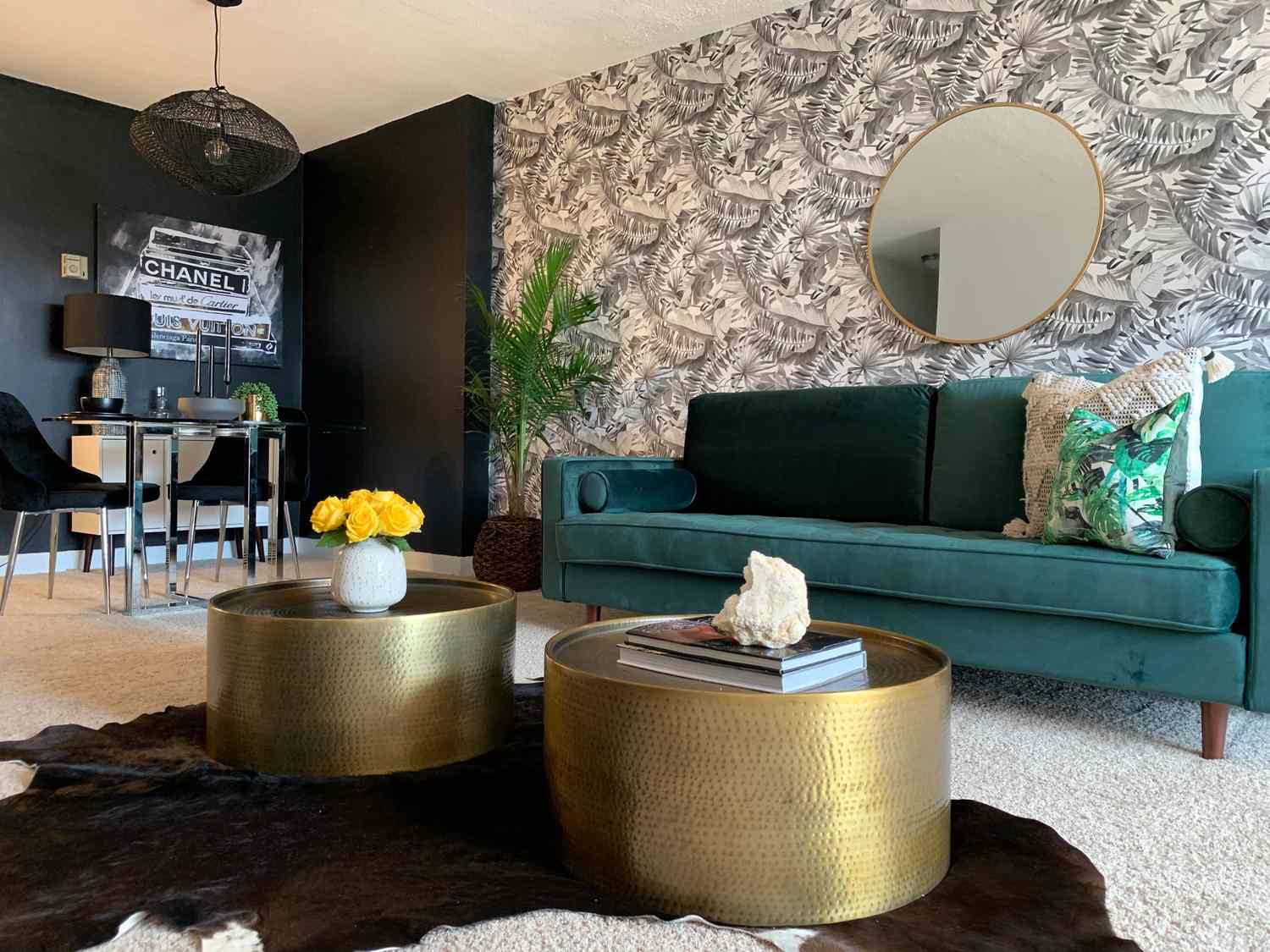 matchande cirkulära sidobord i guld