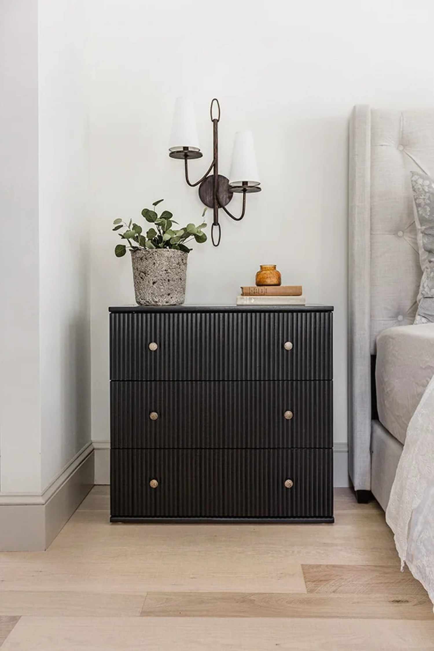 Ikea Tarva räfflad byrå