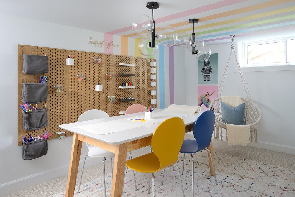 Pysselrum med en stor pegboard