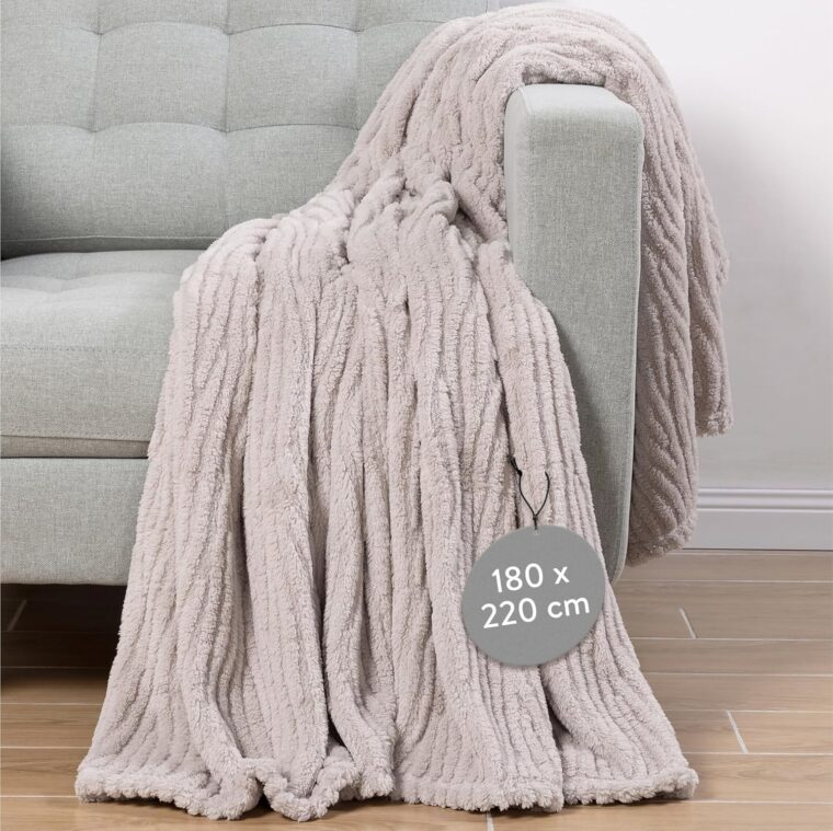 HOMELEVEL Sherpa fleecefilt – varm och mjuk beige filt – tjocka och mysiga vinterfiltar idealiska för säng och soffa – maskintvättbar – 150 x 220 cm