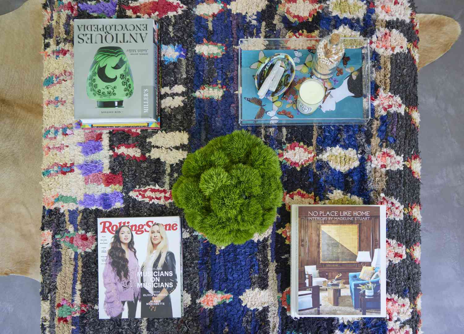 maximalistisk styling av soffbord