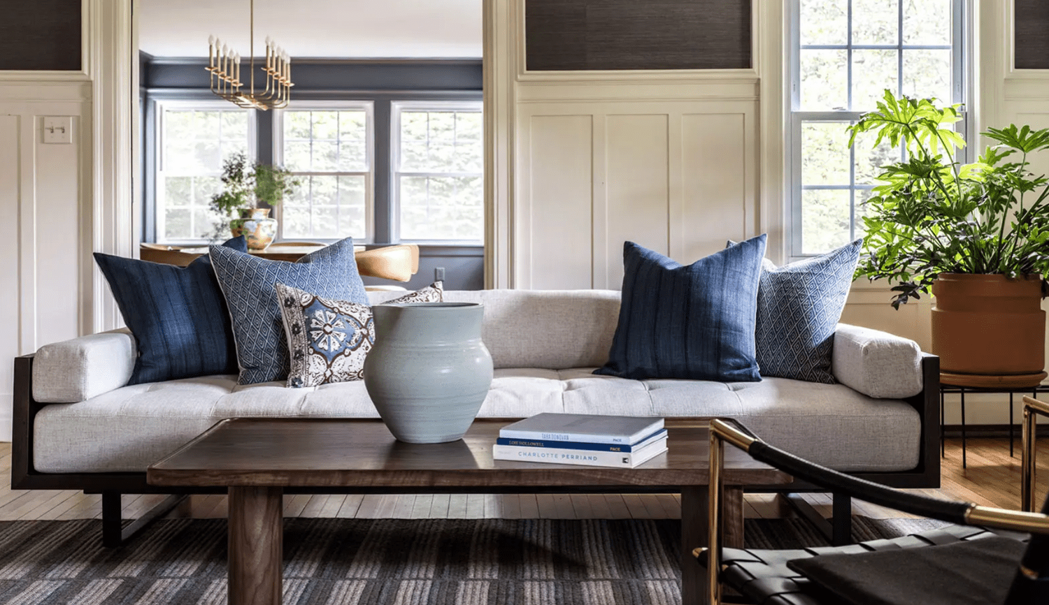 soffa från mitten av seklet i vardagsrummet