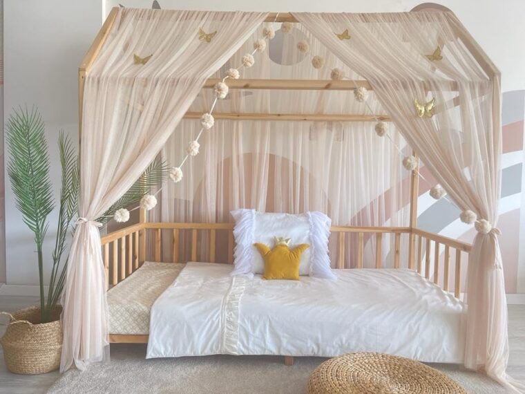 Baby Fancyroom Hussäng/himmelsäng, beige sänghimmel, dekorationsset för barnrum, barnsäng, baldakin, pompom-girlang av premiumtyll för hemmasängar, anpassbar (beige utan fjärilar, 340 cm)